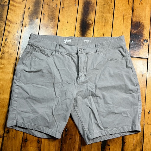 Mugsy Other - Mugsy Shorts Mens 36 Gray Damens Chino Stretch Flat Front Preppy Inseam golf